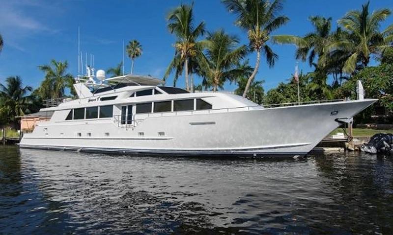 Motor Yacht Charter for 10 Person in Mombasa, Kenya