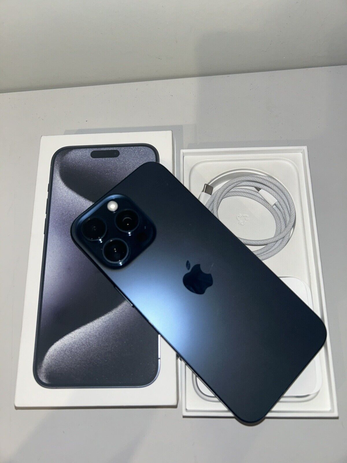 Apple iPhone 15 Pro Max $600 / Tecno Phantom V Fold $350 Whatsapp :+22