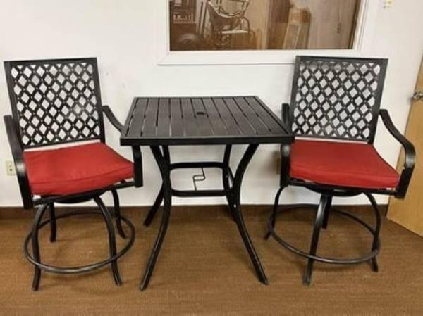 Outdoor Patio Deck Metal Bistro Table with 2 Swivel Stools