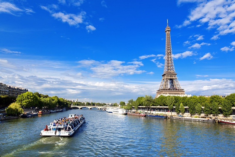 Paris  Hotels and Tourism